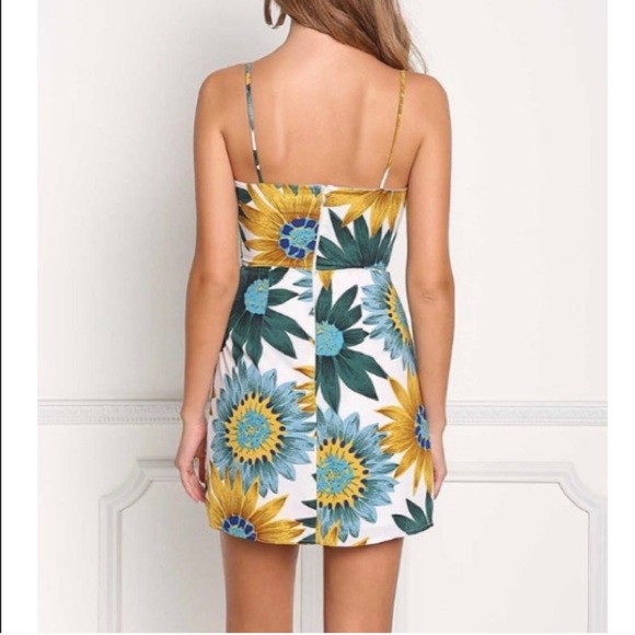 Love Culture NWT Floral Tie front Dress - Picture 3 of 5